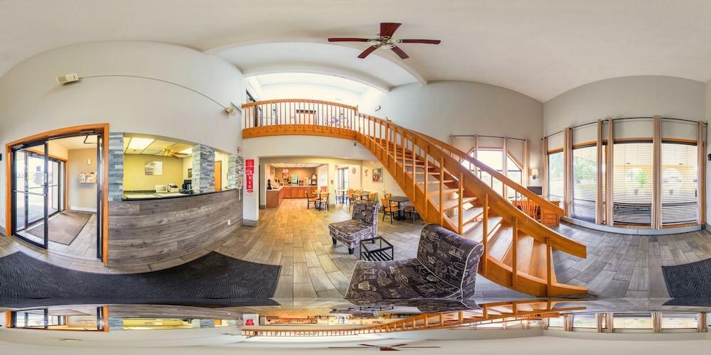 Econo Lodge Уотъртаун Екстериор снимка