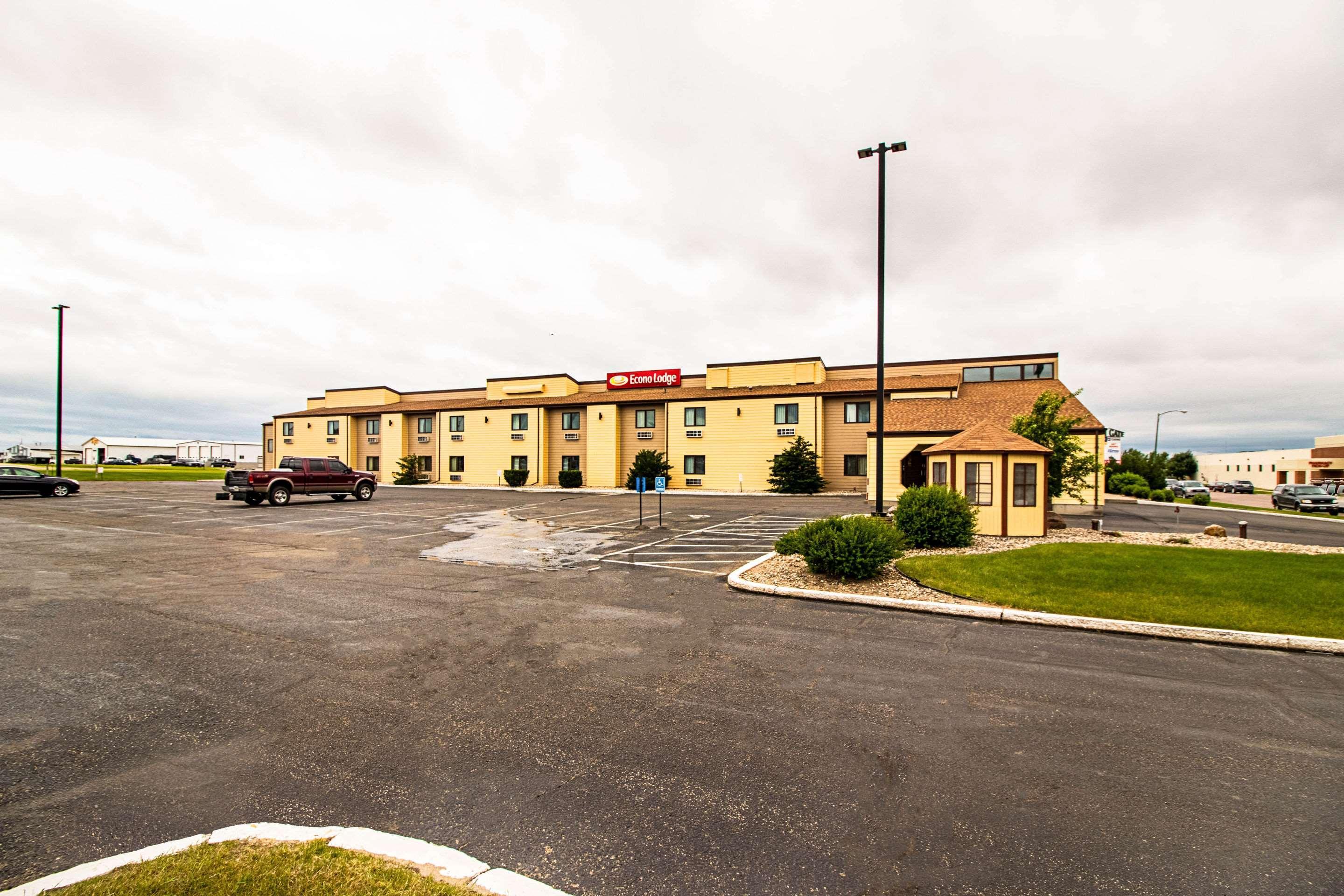 Econo Lodge Уотъртаун Екстериор снимка