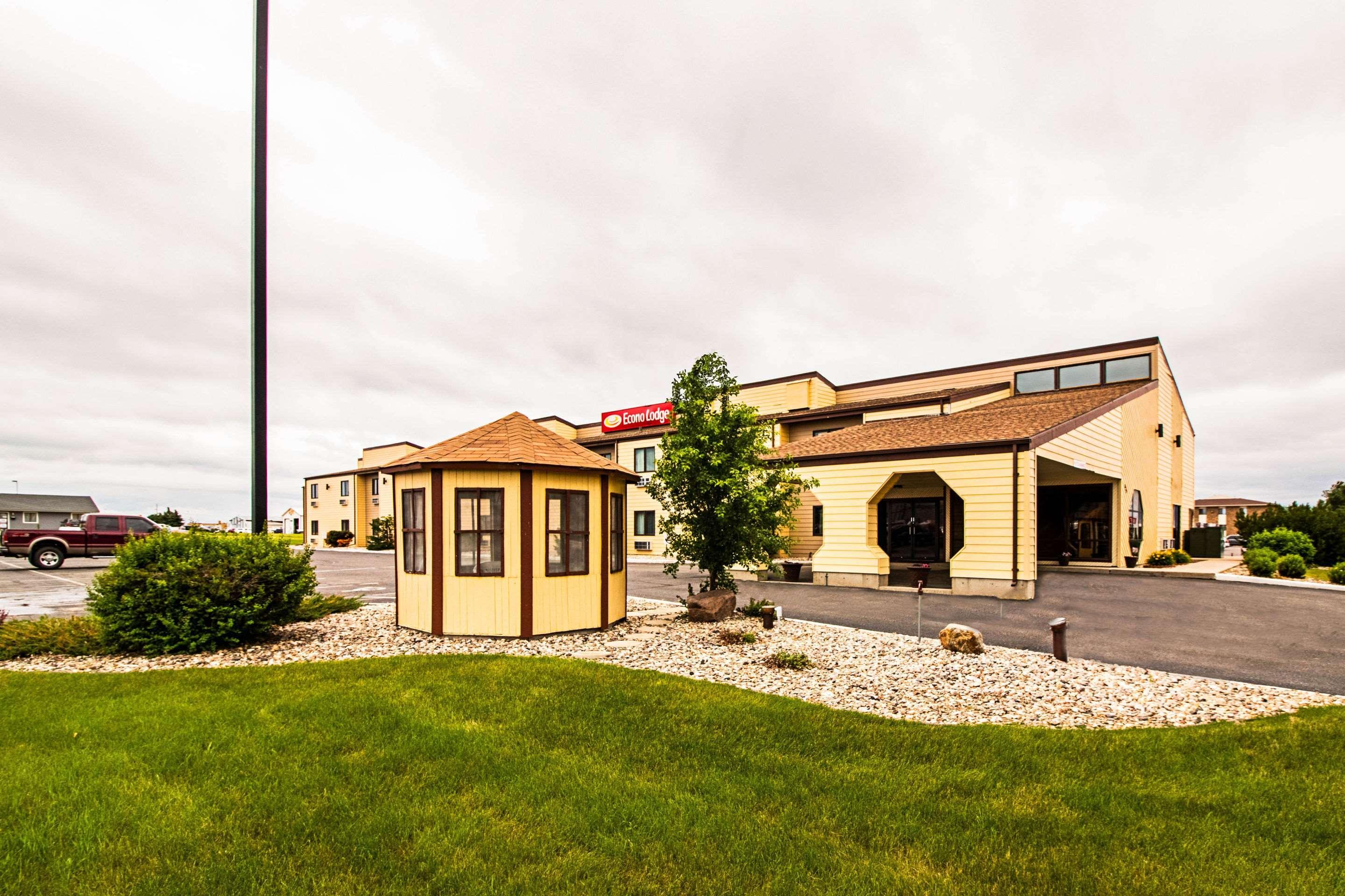 Econo Lodge Уотъртаун Екстериор снимка