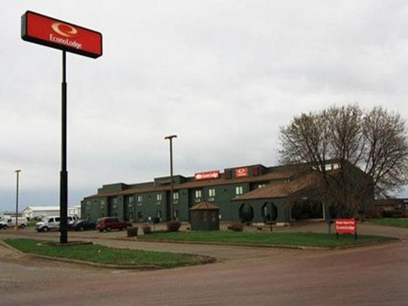 Econo Lodge Уотъртаун Екстериор снимка