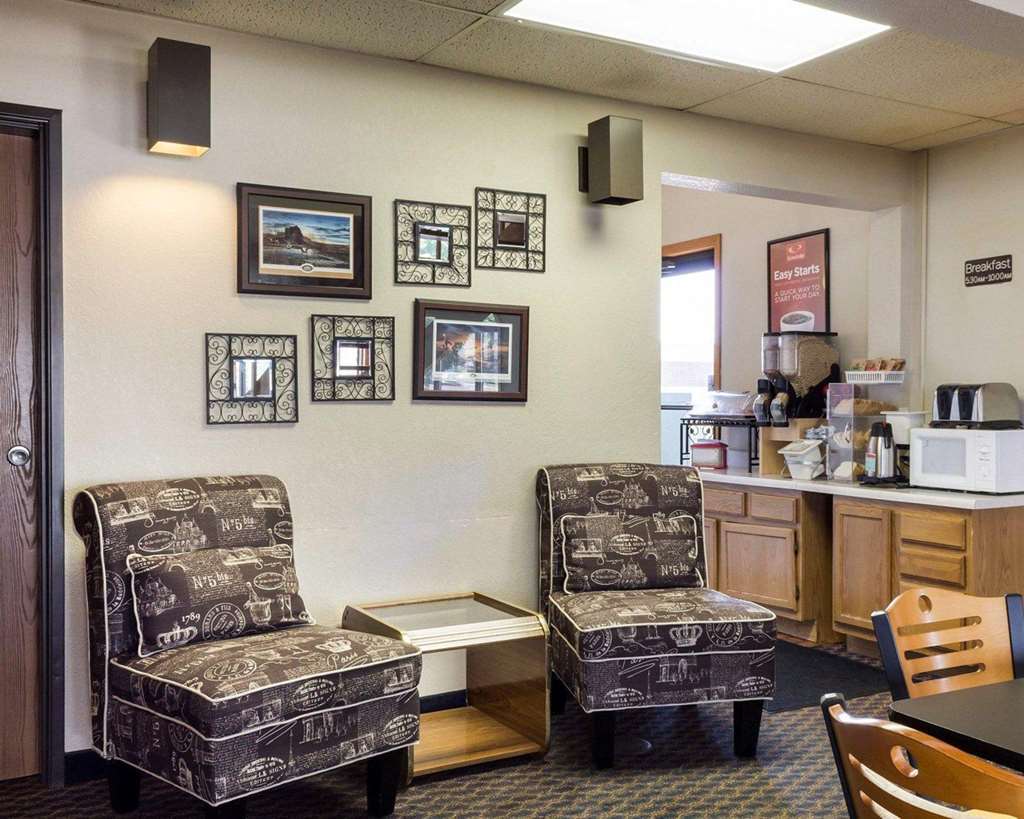 Econo Lodge Уотъртаун Интериор снимка