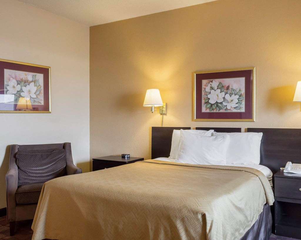 Econo Lodge Уотъртаун Стая снимка