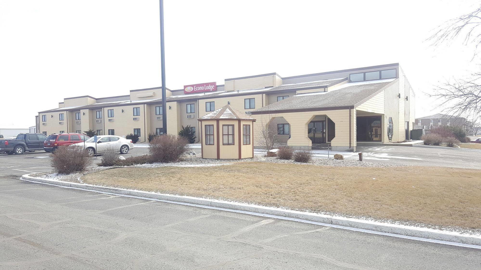 Econo Lodge Уотъртаун Екстериор снимка